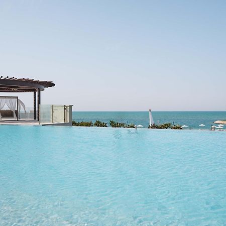 Jumeirah Gulf Of Bahrain Al-Manamah Bagian luar foto Infinity pool at the Kempinski, Muscat