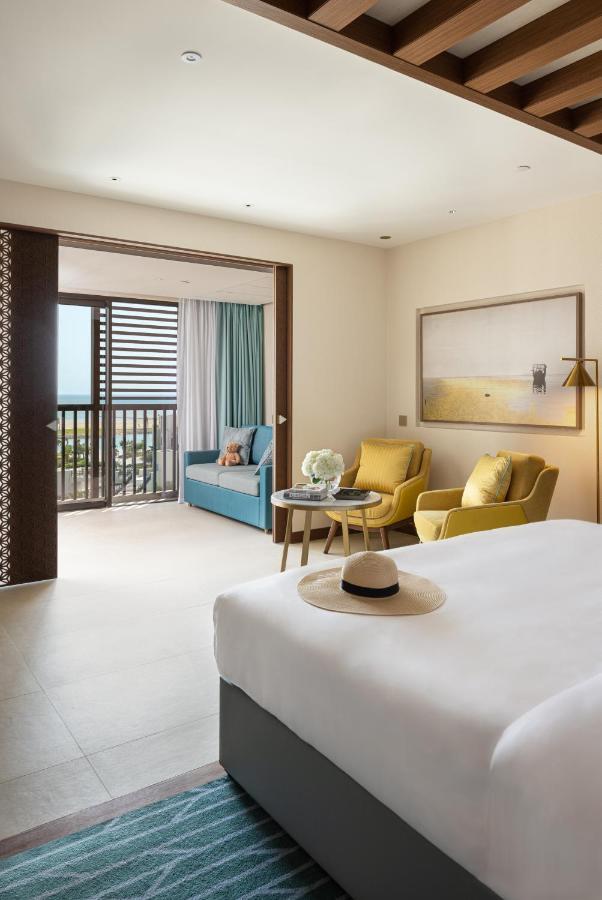 Jumeirah Gulf Of Bahrain Al-Manamah Bagian luar foto Deluxe Room
