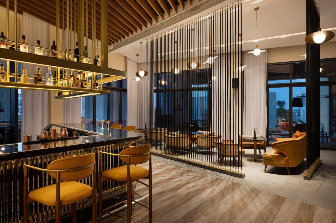 Jumeirah Gulf Of Bahrain Al-Manamah Bagian luar foto The Bar