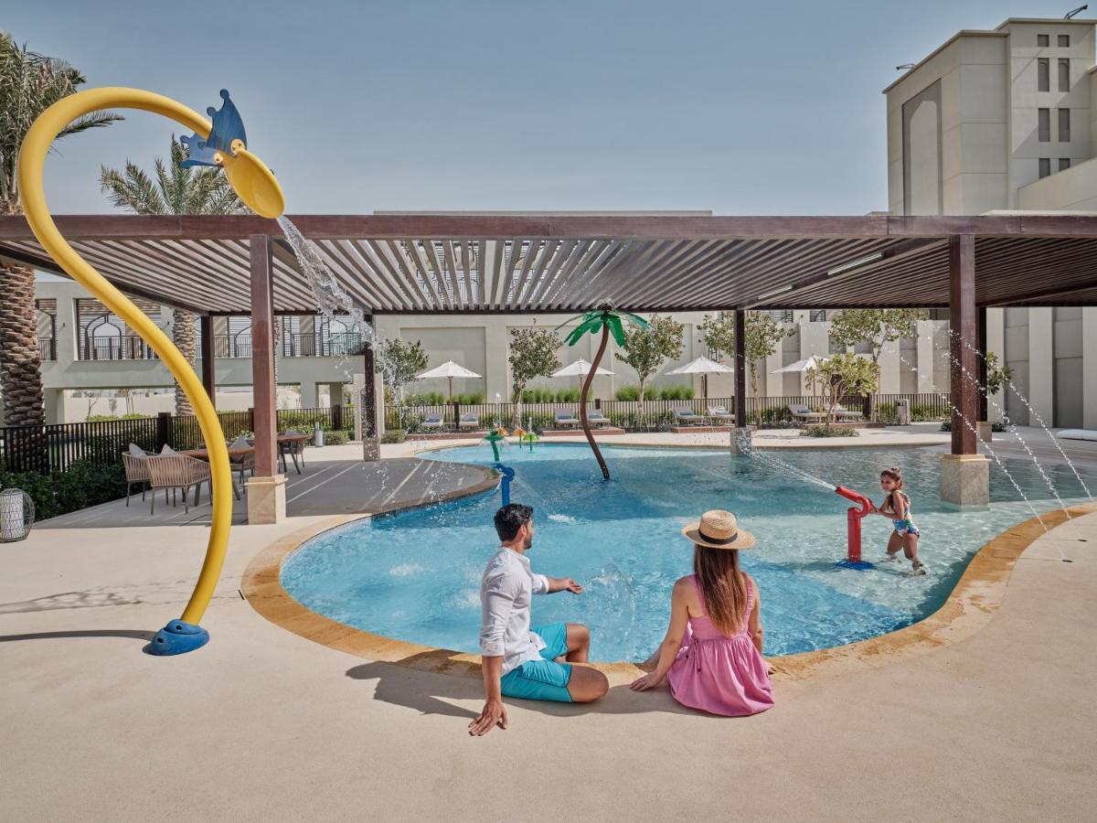 Jumeirah Gulf Of Bahrain Al-Manamah Bagian luar foto The swimming pool at the resort