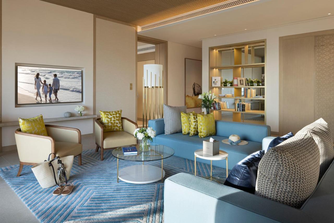 Jumeirah Gulf Of Bahrain Al-Manamah Bagian luar foto The living room of a suite at the Ritz-Carlton, DIFC
