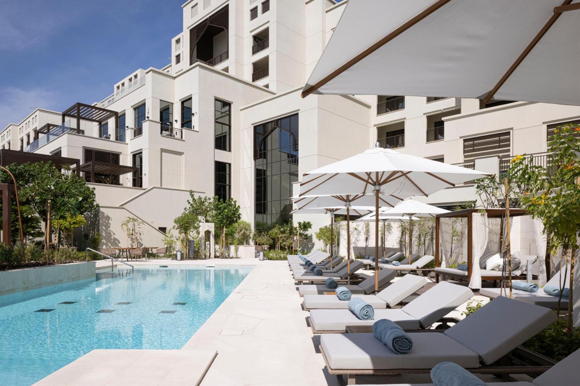 Jumeirah Gulf Of Bahrain Al-Manamah Bagian luar foto The pool at the Four Seasons Hotel